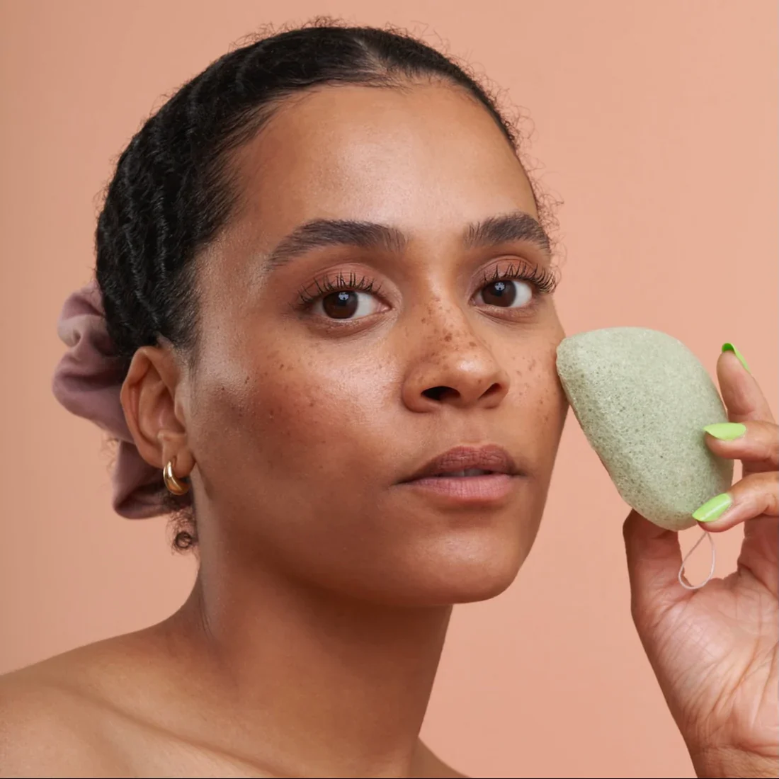 BKIND Cleansing Konjac Sponge - Antioxidant Green Tea - Image 3